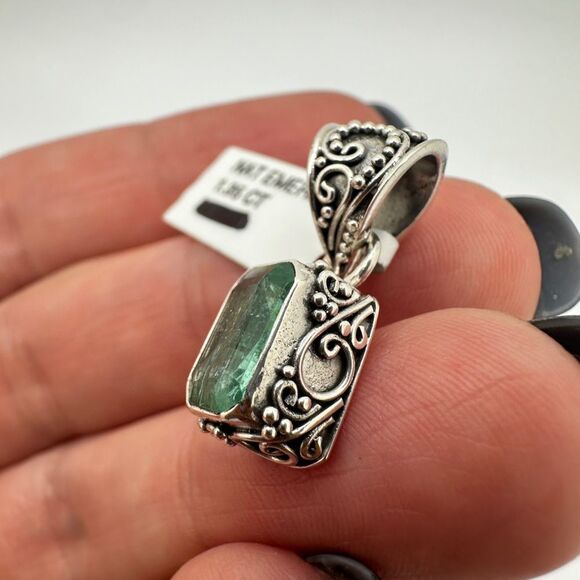 NWT 1.35ct emerald cut Emerald pendant in Bali sterling silver! - Picture 6 of 9